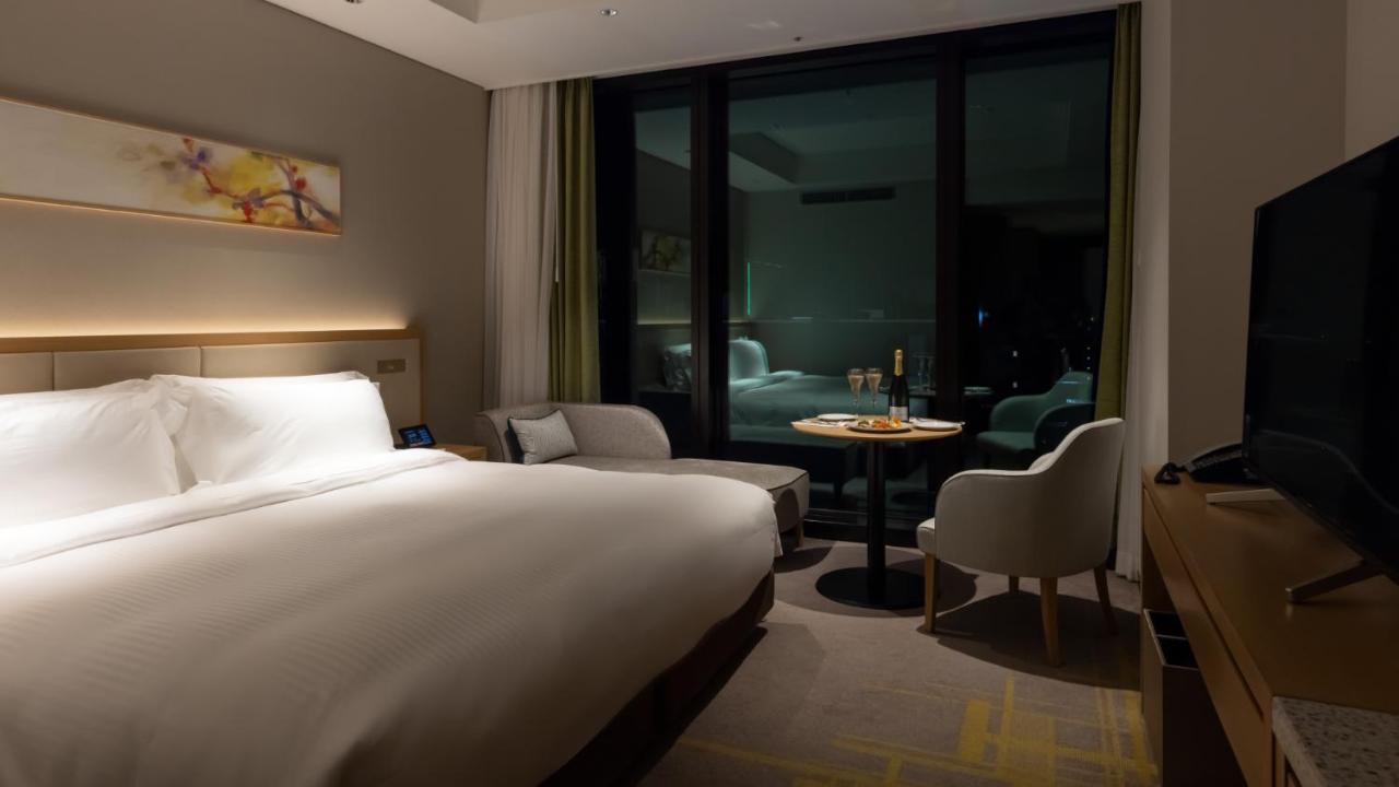 פוקואוקה Miyako Hotel Hakata מראה חיצוני תמונה A room at the hotel